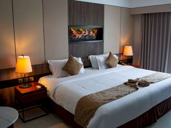 Redondo Beach Hotel, Tapestry Collection by Hilton