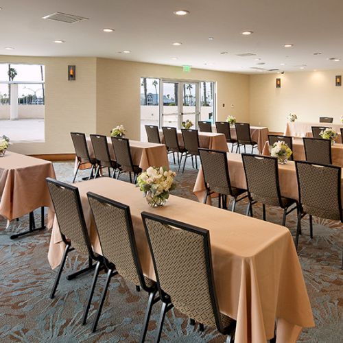 Redondo Beach Hotel, Tapestry Collection by Hilton