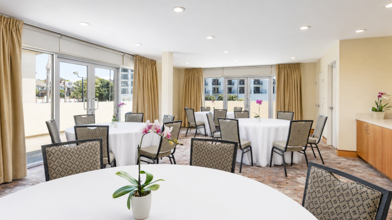 Redondo Beach Hotel, Tapestry Collection by Hilton